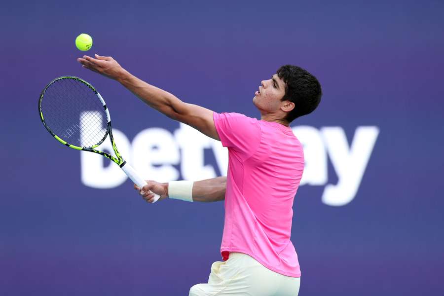 Alcaraz wint makkelijk van Lajovic 