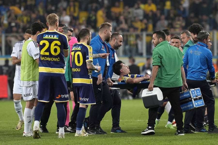 Olimpiu Moruțan a suferit o accidentare gravă în timpul meciului tur din semifinalele Cupei Turciei dintre Ankaragucu și Beșiktaș 