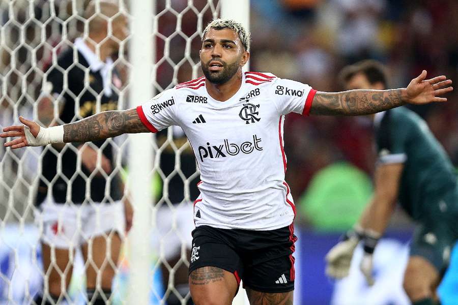 Gabriel Barbosa fechou a conta no Maracanã