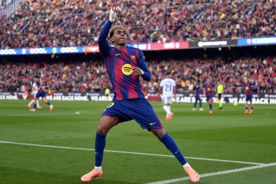 Lamine Yamal vyrovnával proti Deportivu Alavés na 1:1, Barcelona nakonec vyhrála 3:1.