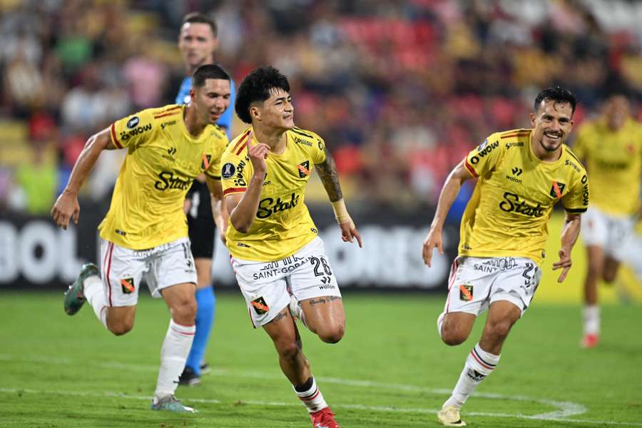 Kenji celebra su gol ante Deportes Tolima
