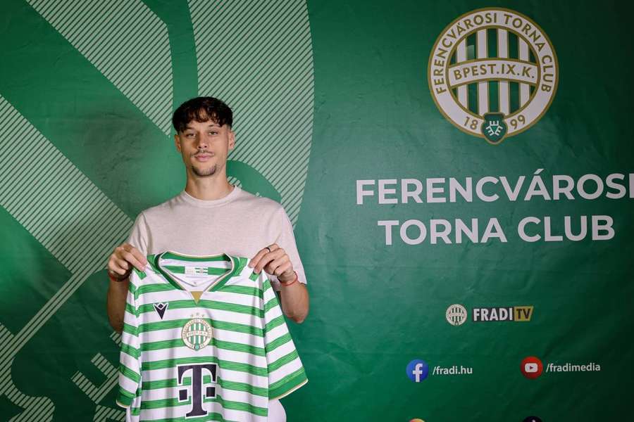 Veljko Birmančevič se postaví Plzni v dresu Ferencvárose.
