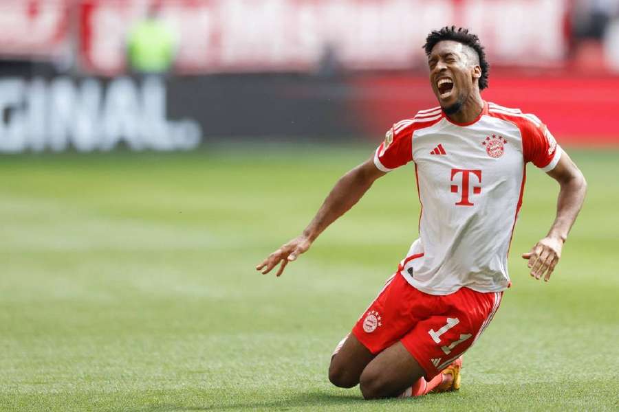 Kingsley Coman lesionou-se sozinho num treino do Bayern Munique