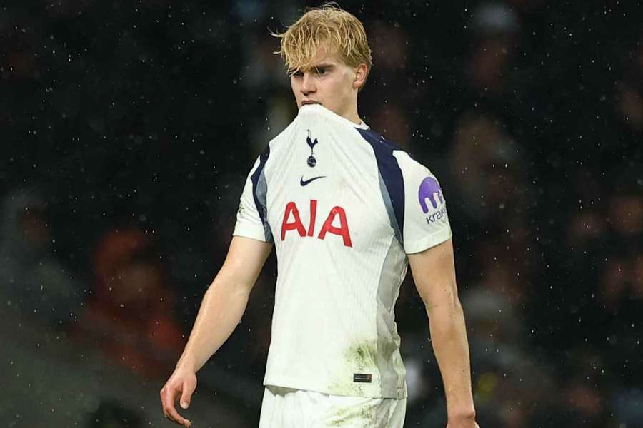 Bergvall tem perdido espaço no Tottenham Bergvall tem perdido espaço no Tottenham
