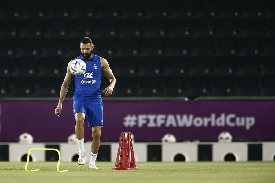 Karim Benzema tijdens groepstraining uitgevallen; mist het volledige WK in Qatar