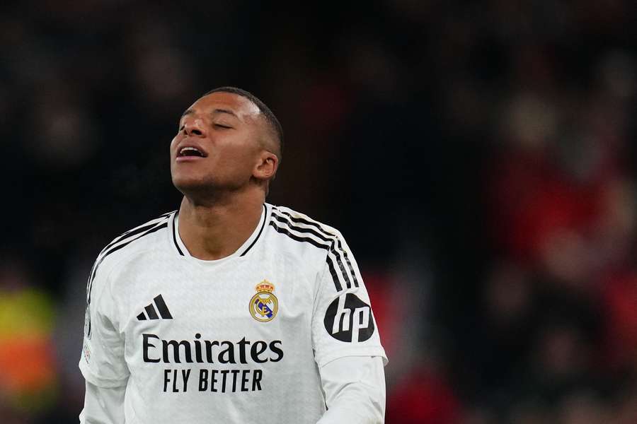 Mbappé perdeu pênalti e jogou mal em Liverpool x Real Madrid