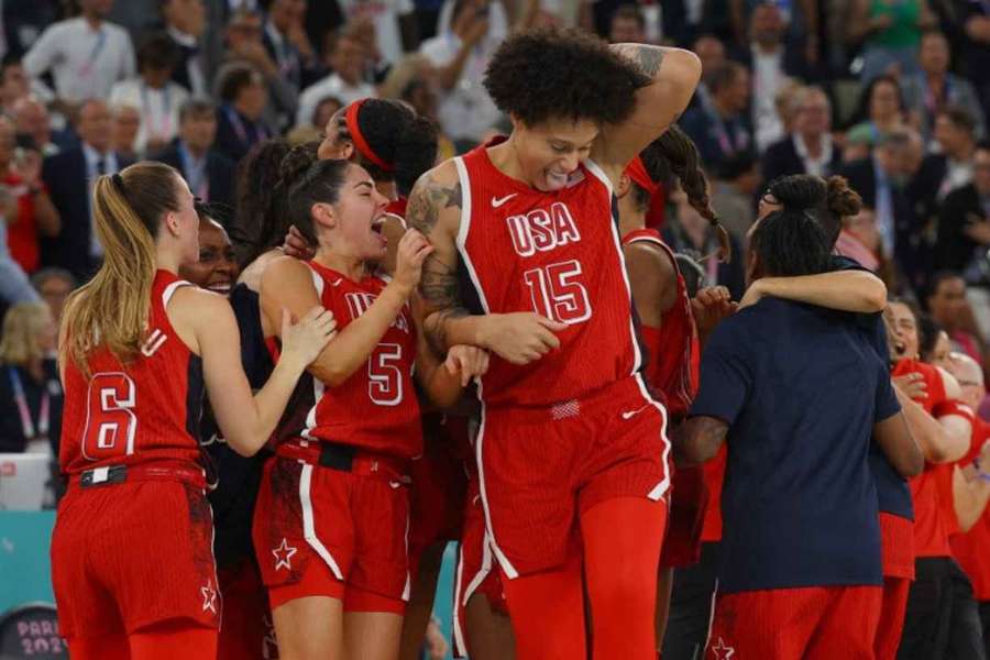 USA players celebrating their victory