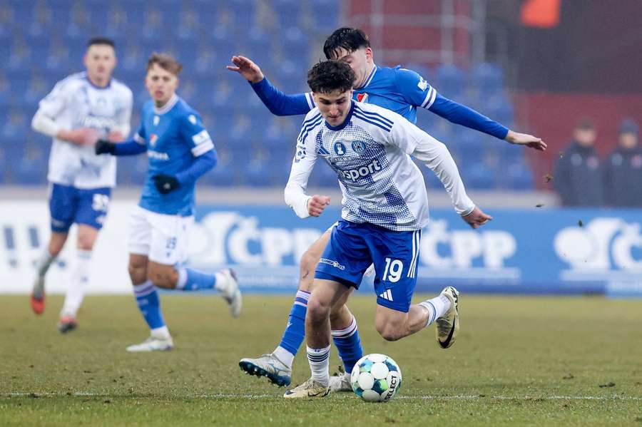 Jakub Jezierski (v bílém) je jednou z olomouckých posil, která se nevešla na soupisku pro KL.