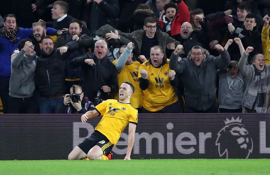 Jota scores his first Premier League goal, v Chelsea 2018