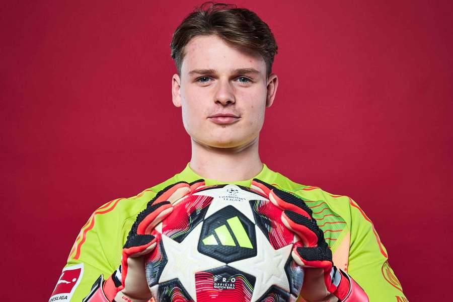 Jonas Urbig já assinou pelo Bayern