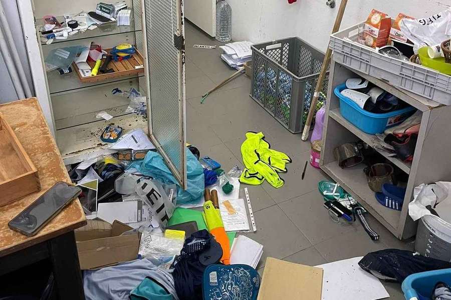 Os estragos após o assalto à Academia Jaime Pacheco