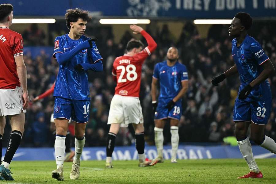 João Félix bisou para a Taça de Inglaterra