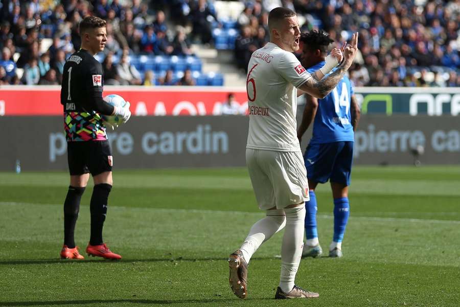 Gouweleeuw beschwerte sich, nachdem Hoffenheim ein unberechtigter Elfmeter zugesprochen wurde