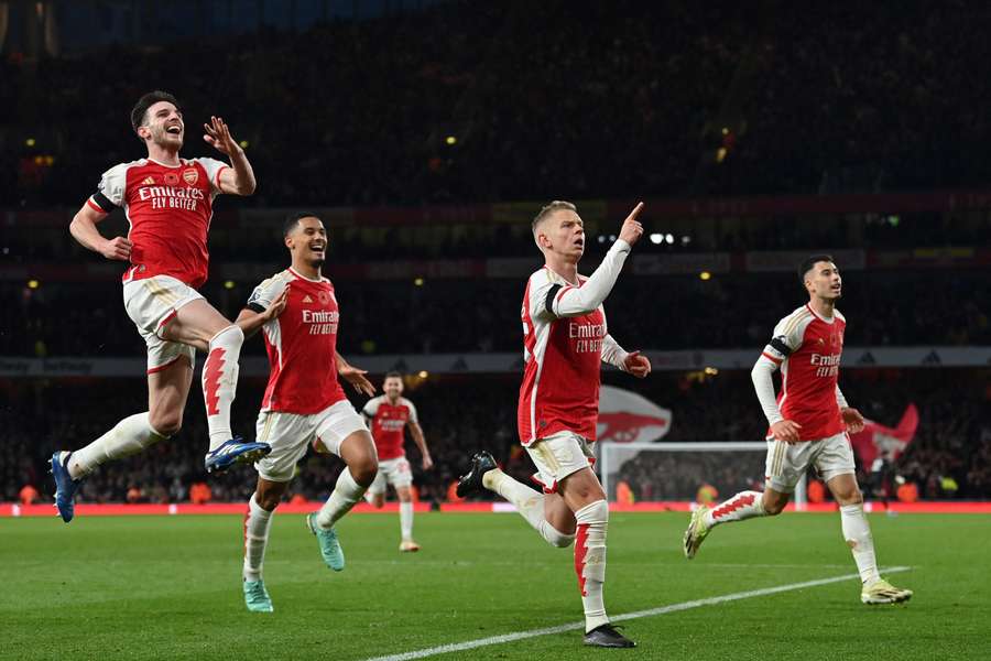 Arsenal vence Luton Town com gol no fim e segue líder isolado da Premier  League