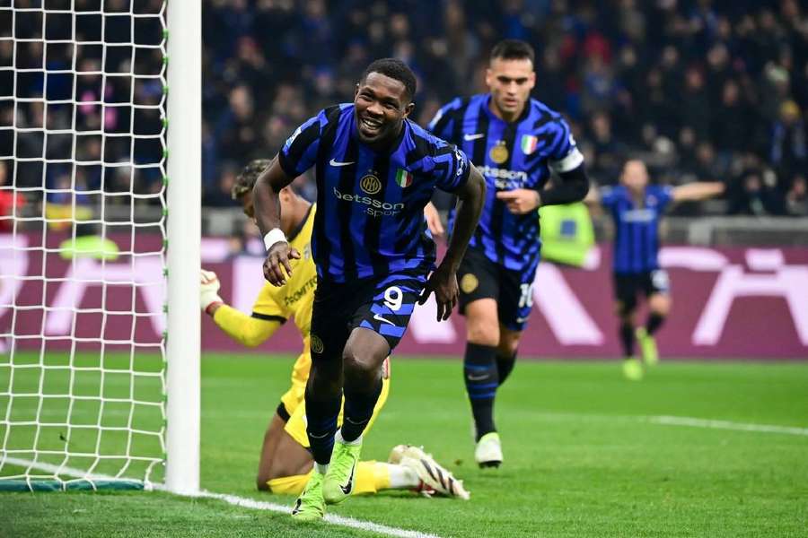 Marcus Thuram celebrando tras marcar el tercero del Inter contra el Parma