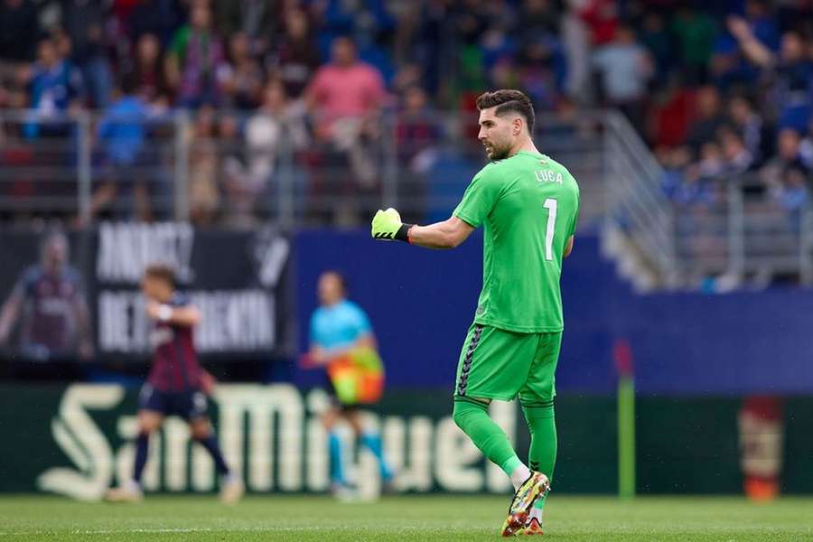 Granada swooping for Eibar goalkeeper Luca Zidane