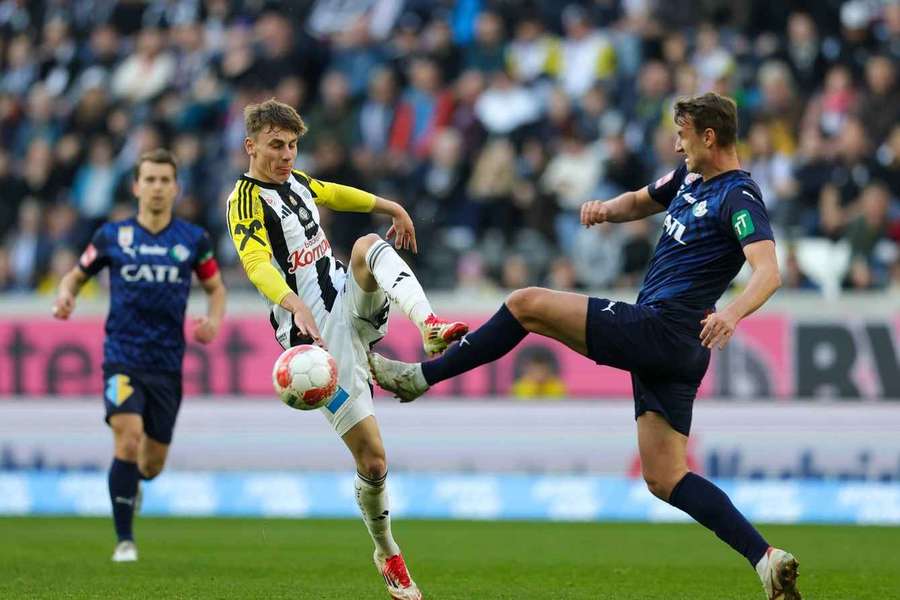 Kryštof Daněk v zápase s Tirolem Innsbruck (ilustrační foto)