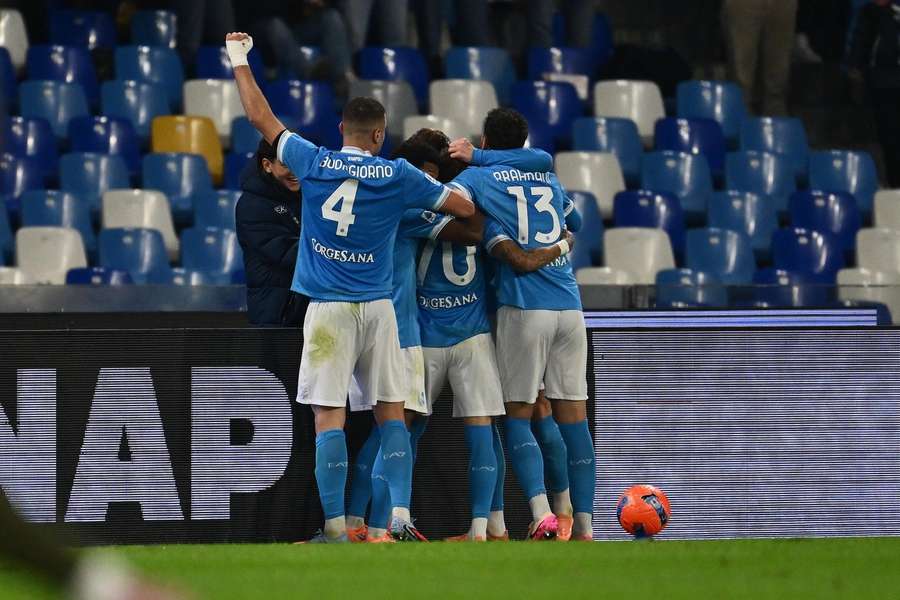 Napoli zeigt unter Conte weiterhin tolle Leistungen. Napoli zeigt unter Conte weiterhin tolle Leistungen.