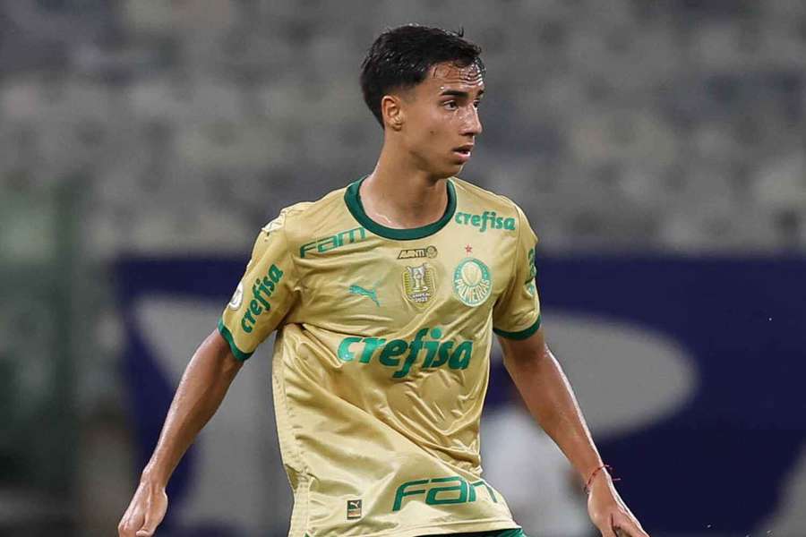 Vitor Reis va camino del Manchester City