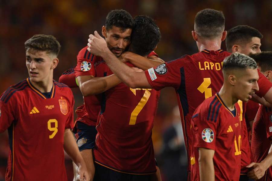 Los jugadores de España celebran el 1-0 ante Escocia en Sevilla
