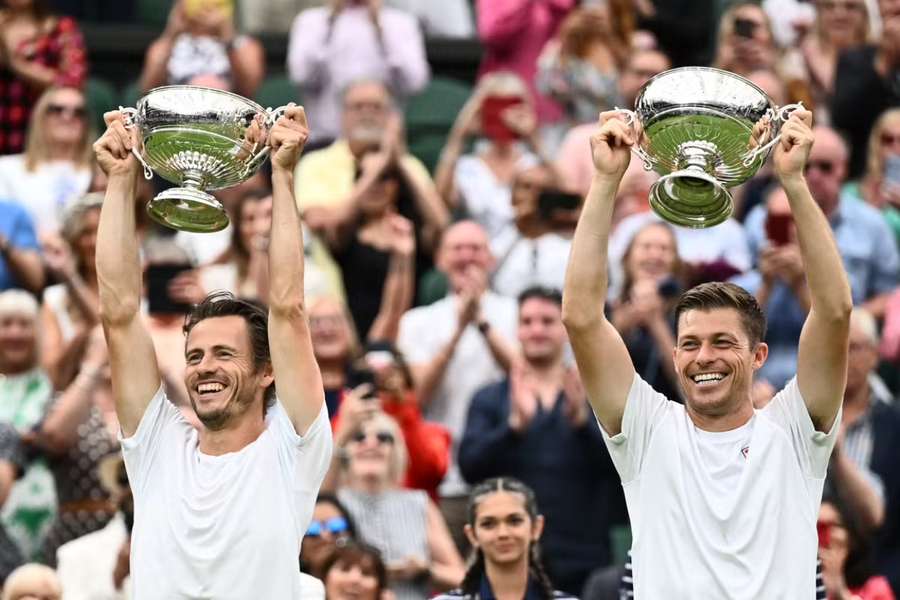 Wimbledonskou čtyřhru ovládli Nizozemec Koolhof s Britem Skupski.