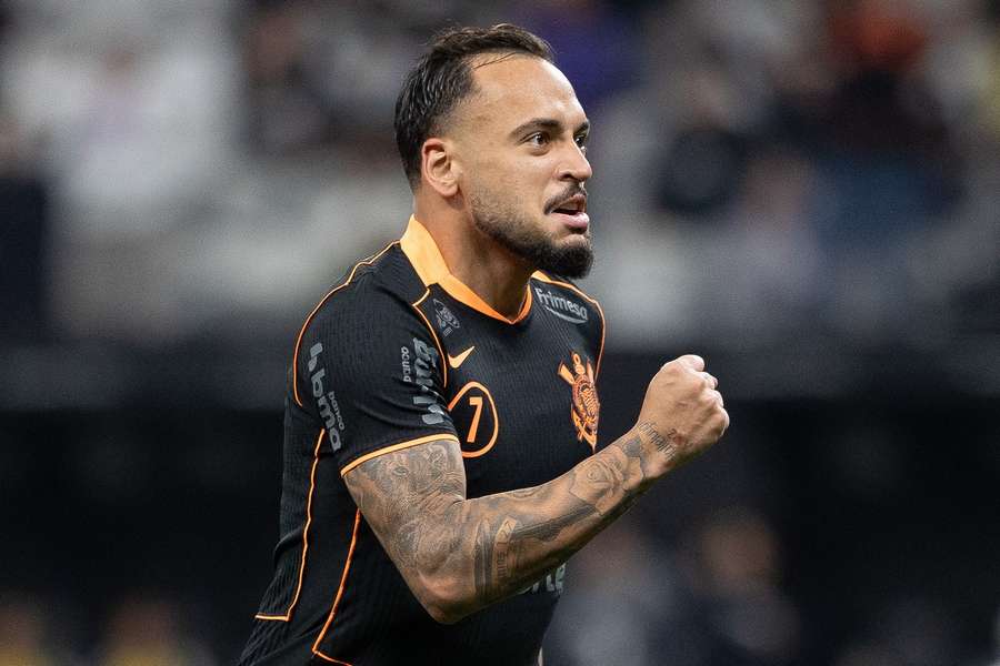 Maycon deixou o Corinthians após quatro temporadas Maycon deixou o Corinthians após quatro temporadas