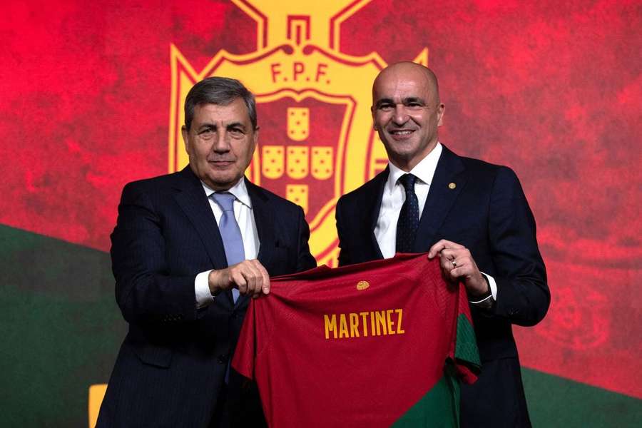 Roberto Martínez na apresentação com Fernando Gomes