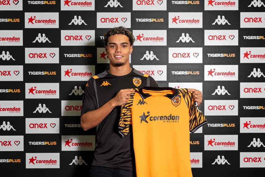 Syn Ronaldinha Joao Mendes je oficiálně hráčem Hull City. Syn Ronaldinha Joao Mendes je oficiálně hráčem Hull City.