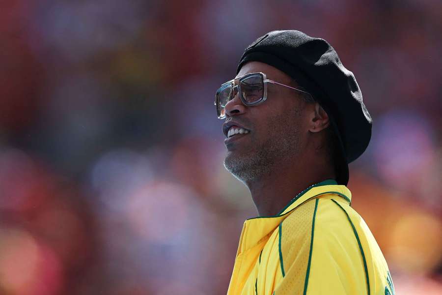 Ronaldinho é a cara do consórcio que quer o Mónaco Ronaldinho é a cara do consórcio que quer o Mónaco