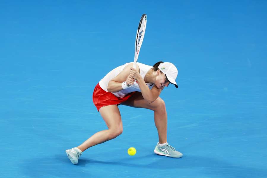 Blessure hindert nummer 1 van de wereld Iga Swiatek in aanloop Australian Open Blessure hindert nummer 1 van de wereld Iga Swiatek in aanloop Australian Open
