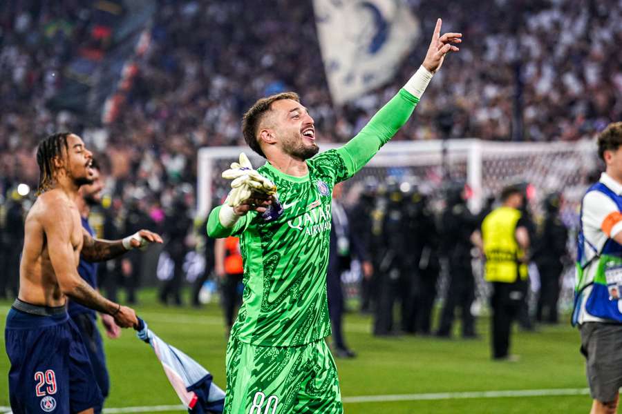 Arnau Tenas após a vitória na Liga dos Campeões.