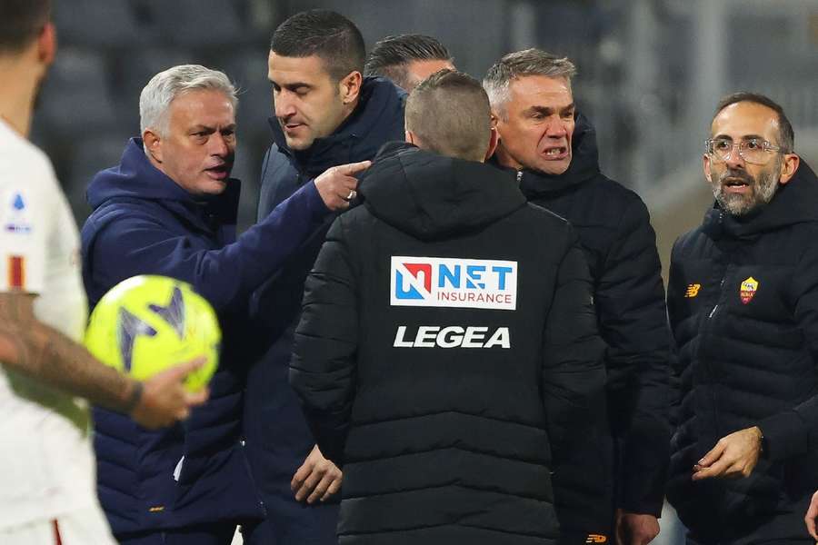 José Mourinho a été expulsé par l'arbitre lors du match à domicile contre l'Atalanta.