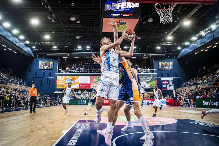 Jena steht nach knappem Sieg im Viertelfinale Jena steht nach knappem Sieg im Viertelfinale