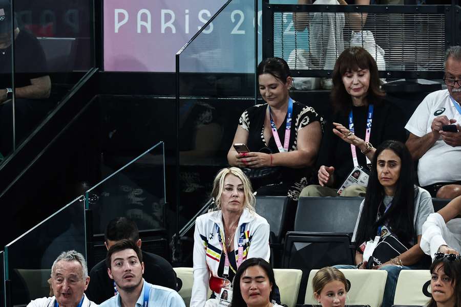 Nadia Comăneci în sala concursului de gimnastică