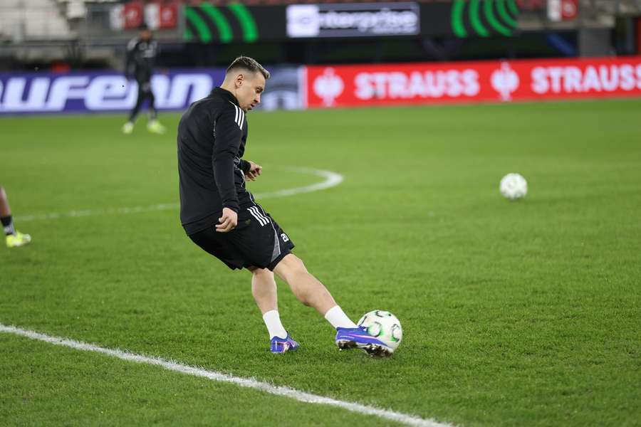Vali Costache a câștigat al doilea trofeu în Armenia și este aproape și de titlu, la trei luni după plecarea din Superligă