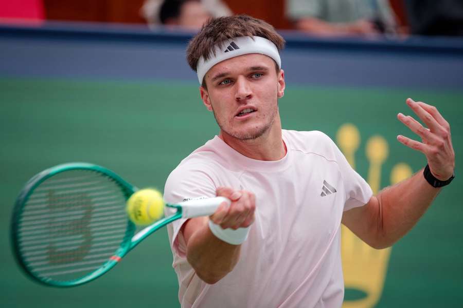 Jakub Menšík v Šanghaji končí v osmifinále. Jakub Menšík v Šanghaji končí v osmifinále.