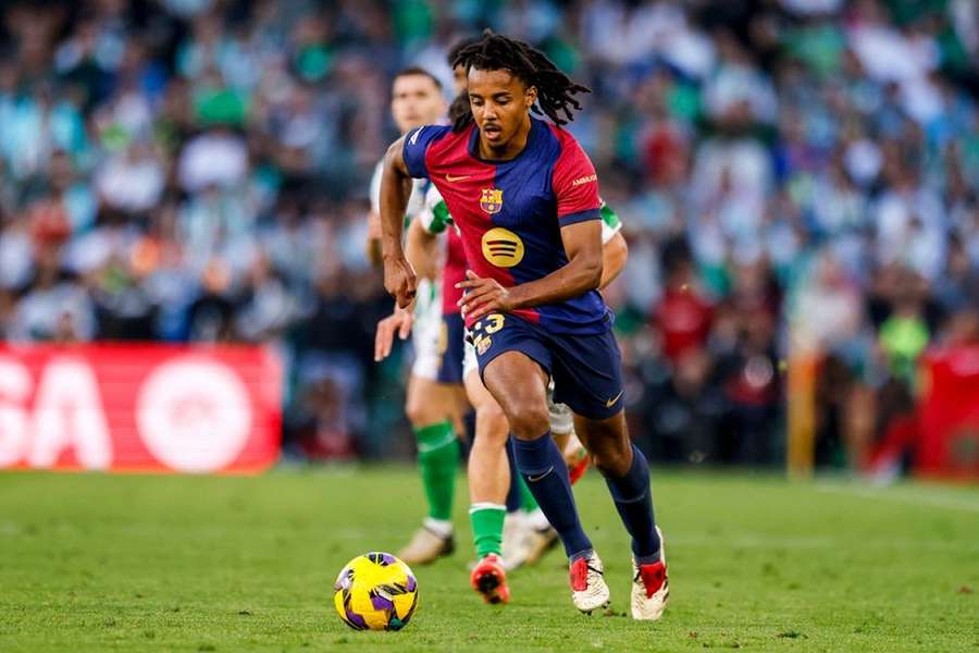 Barcelona suffer major Kounde injury blow