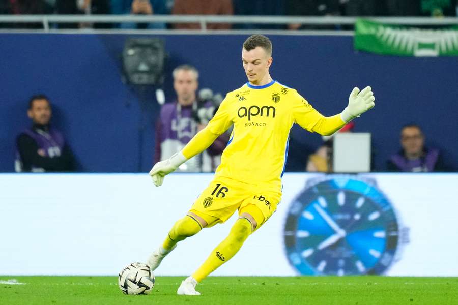 Philipp Köhn contra o Paris.