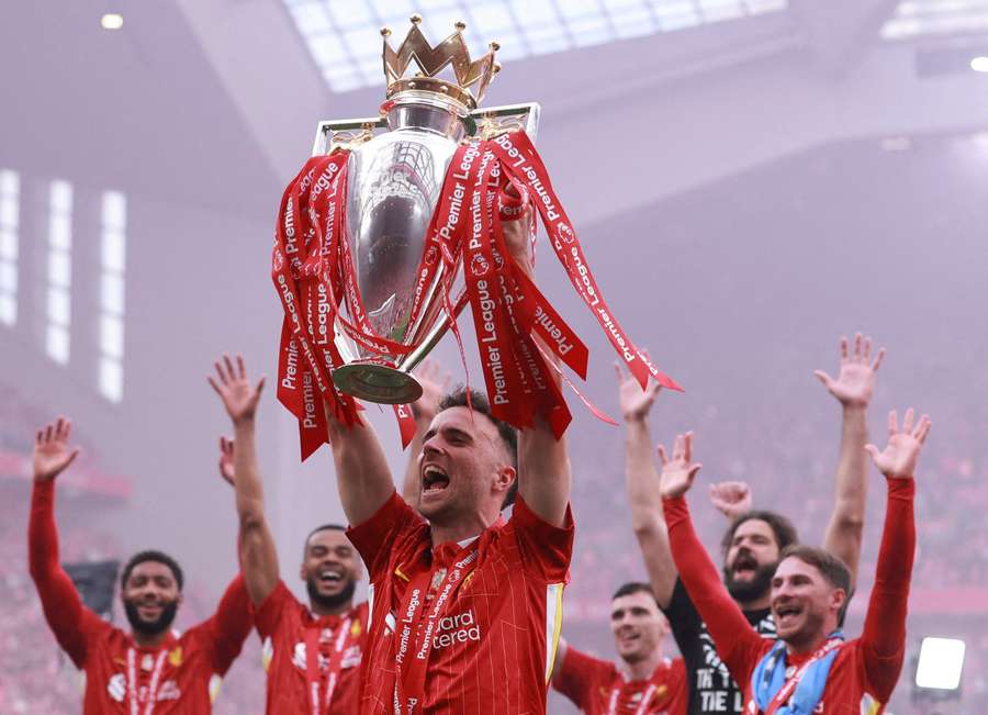 Jota wins the Premier League with Liverpool