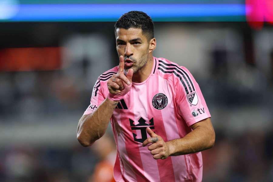 Luis Suárez celebra el gol.