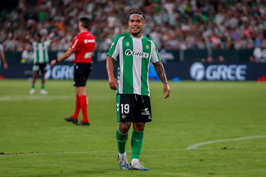 Cucho Hernández, con el Betis