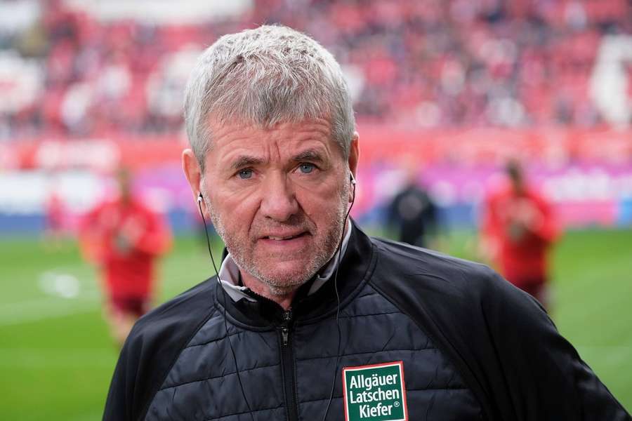 Friedhelm Funkels verkehrte Fußballwelt: Der FCK-Trainer sieht Drittligisten Saarbrücken als Favorit.