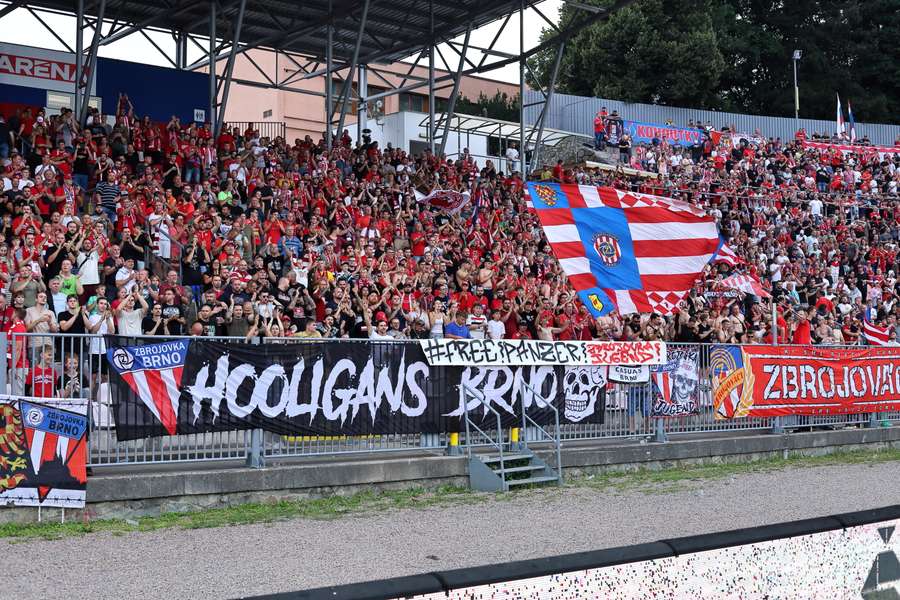Zápas mezi Artisem a Zbrojovkou bude sledovat vyprodaný stadion.