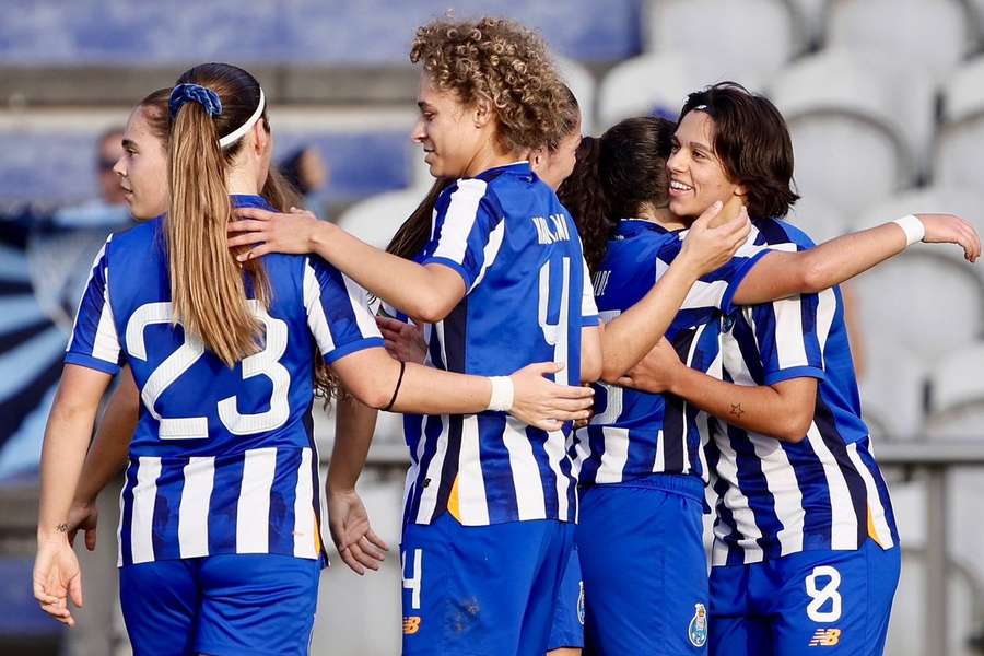 Jogadoras do FC Porto celebram vitória