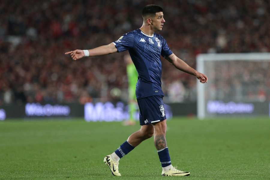 Hernán de la Fuente, jugador de Huracán, en un partido de la temporada.