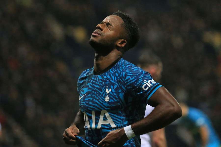 Sessegnon termina contrato com o Tottenham