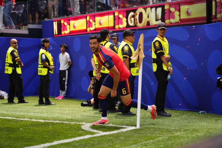 Merino comemora seu gol pela Espanha contra a Bélgica