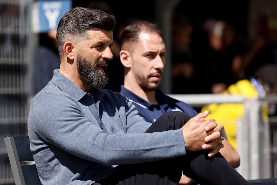 Miron Muslic (l.) steht mit Schalke 04 kurz vor dem Aufstieg.