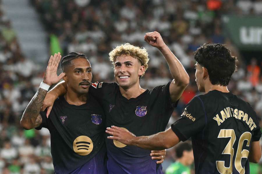 Barcelona deklasovala Elche 0:5. Barcelona deklasovala Elche 0:5.