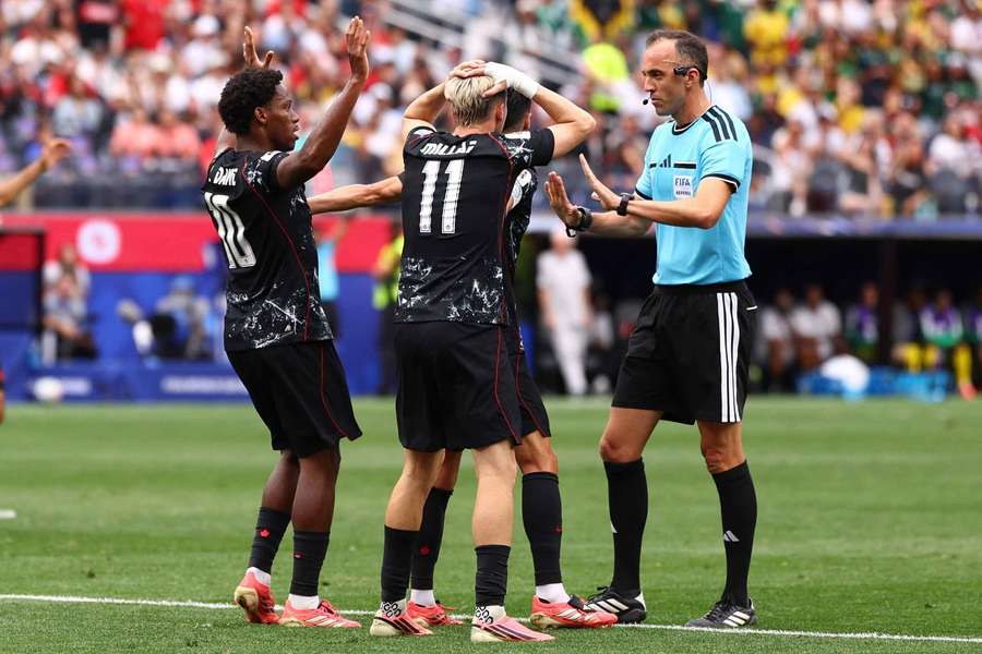 João Pinheiro no África do Sul-Canadá, dos 16 avos de final do Mundial-2026